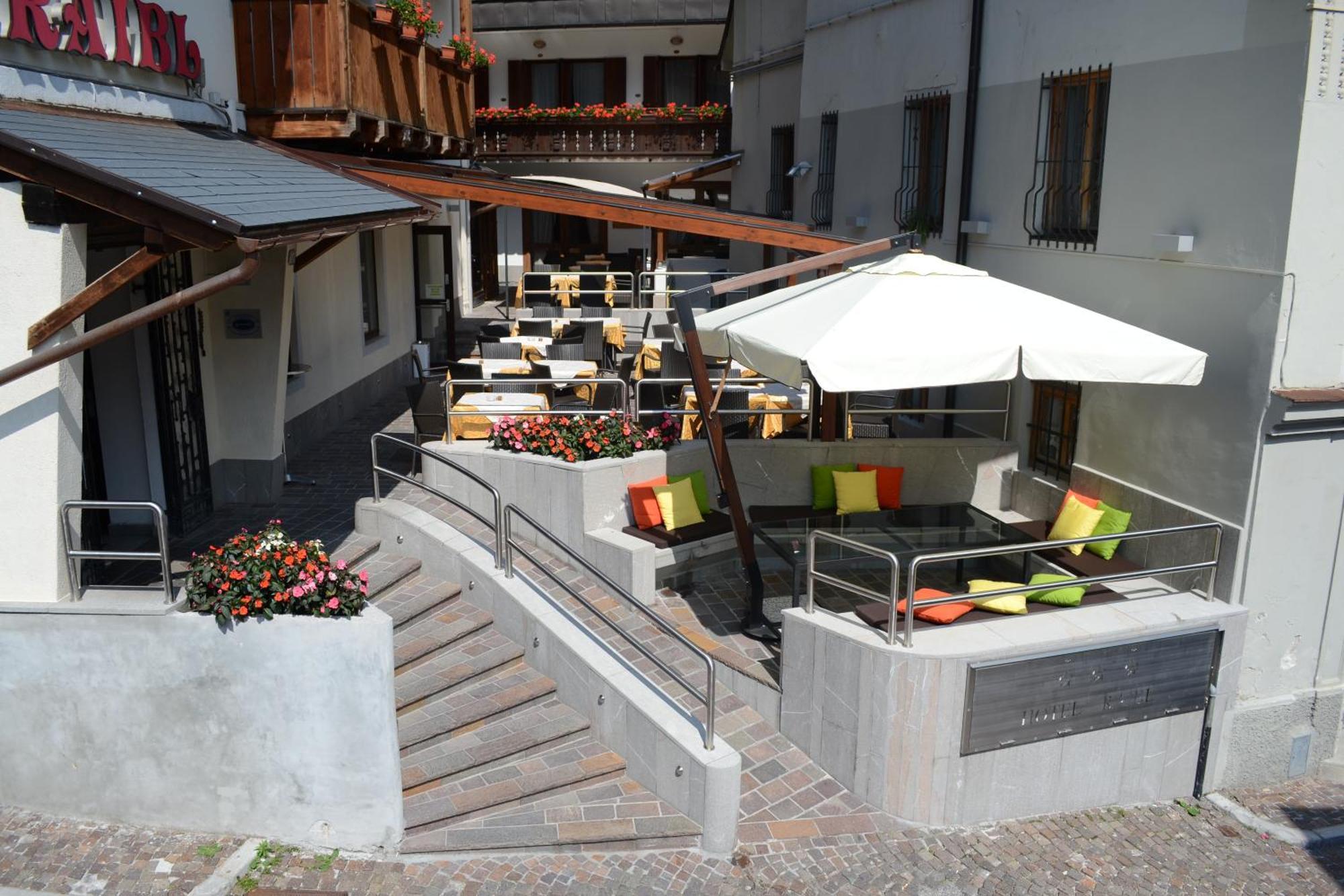 Hotel Raibl E Appartamenti Tarvisio Bagian luar foto
